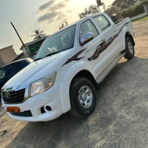 TOYOYA  HILUX 2017